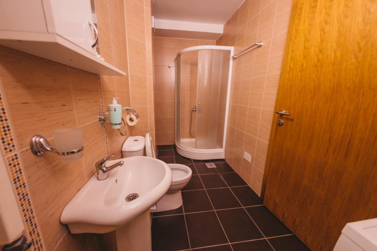 Riverview Apartment *